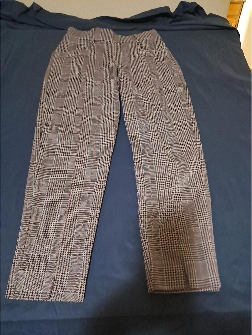 Rare: Maurices Women Size Small Pink.plaid Short Tweed Pants